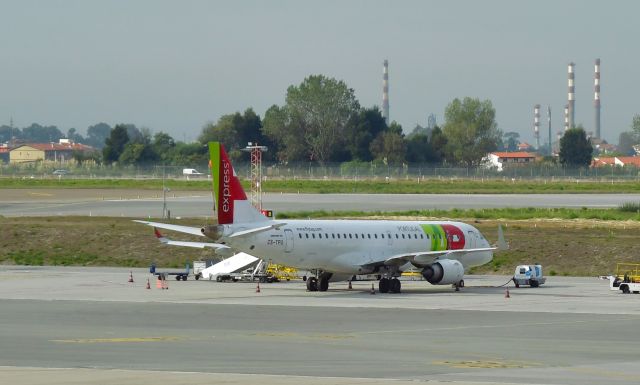 Embraer ERJ-190 (CS-TPU) - TAP Express Embraer ERJ-190LR CS-TPU in Porto 