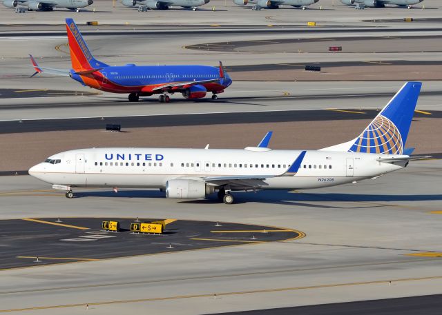 Boeing 737-800 (N26208)