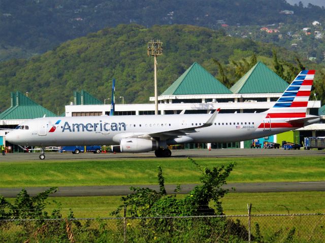 Airbus A321 (N933AM)