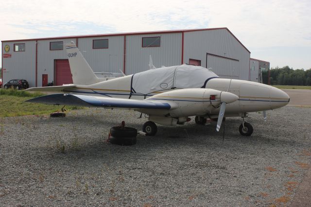 Piper Aztec (C-GUHP) - Piper PA-23 Aéroport de Lachute CSE4 25-08-2018