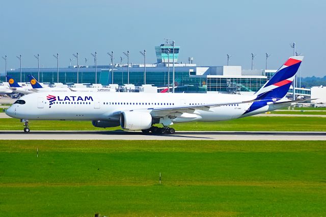 Airbus A350-900 (A7-AMA)