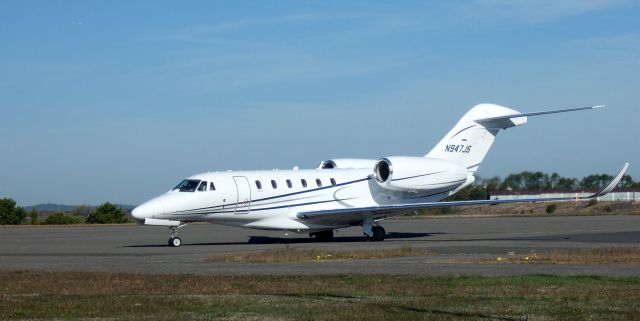 Cessna Citation X (N947JS) - Taxiing to parking is this 1997 Cessna Citation 750 in the Autumn of 2022.