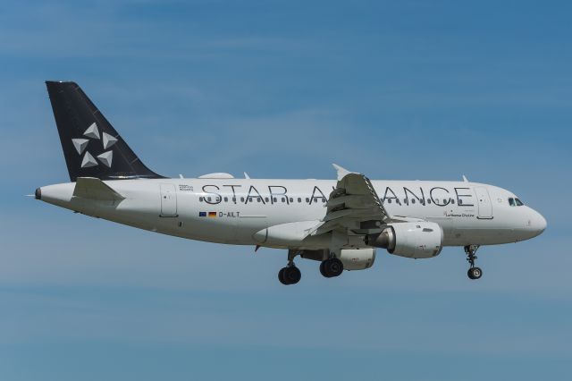Airbus A319 (D-AILT) - WAW SPOTTING