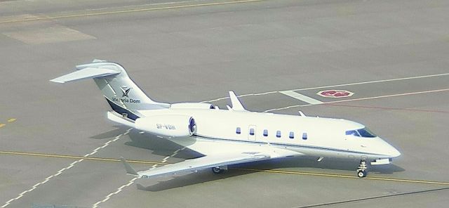 Bombardier Challenger 300 (SP-VDH) - SPVDH17032022ZRH.jpg