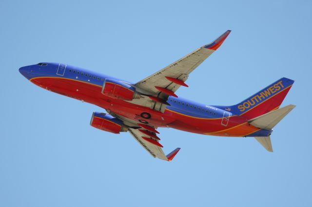 Boeing 737-700 (N440LV)