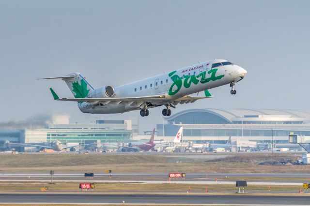 Canadair Regional Jet CRJ-200 (C-GKEK)