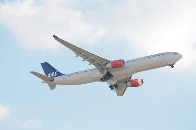 Airbus A330-300 (LN-RKM)