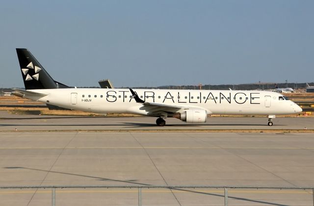Embraer ERJ-190 (I-ADJV)