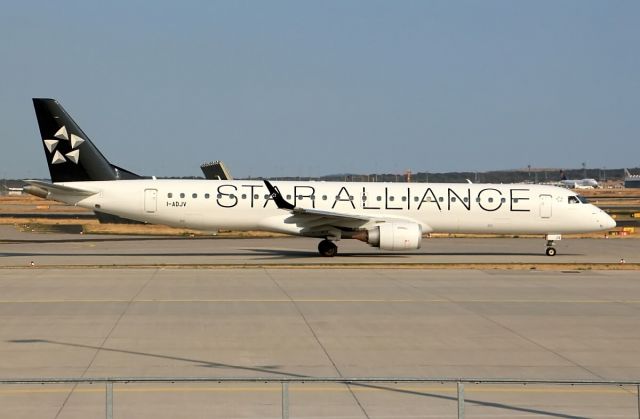 Embraer ERJ-190 (I-ADJV)