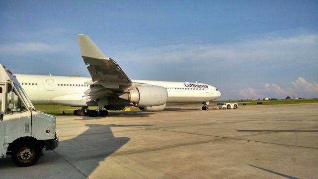 Airbus A340-600 (D-AIHX)