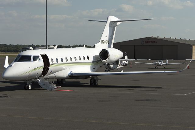 IAI Gulfstream G280 (N208FS) - The door seems awfully close to the ramp. September 2013.