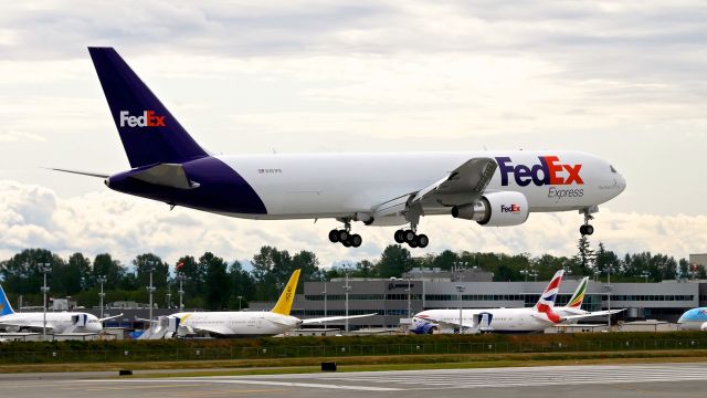 BOEING 767-300 (N161FE) - BOE611 on short final to Rwy 16R to complete a C1 flight on 6.5.18. (B767-3S2F(ER) / ln 1152 / cn 43553).