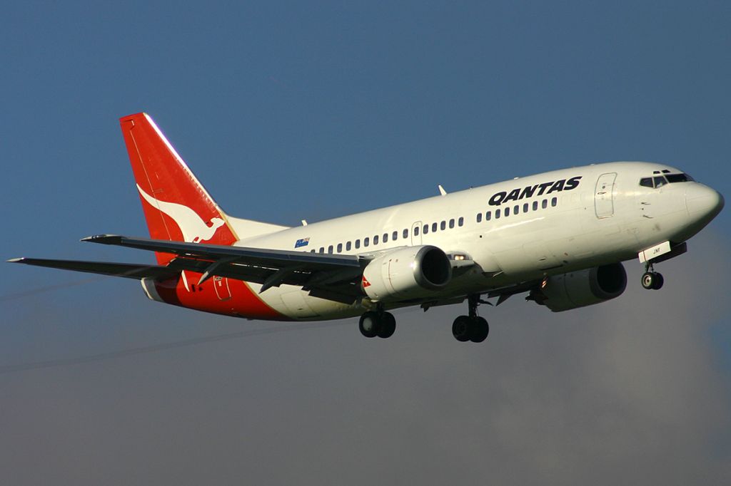 BOEING 737-300 (ZK-JNF) - on 15 July 2005