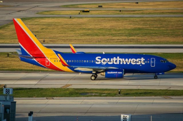 Boeing 737-700 (N7705A) - Taxiing to the Gate