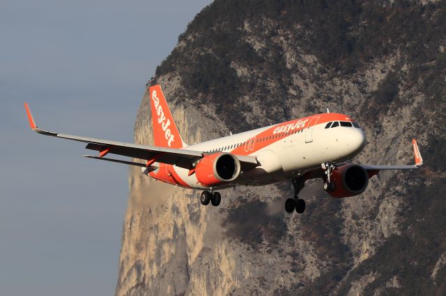 Airbus A320neo (G-UZHX)