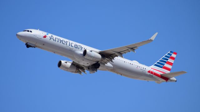 Airbus A321 (N930AU)
