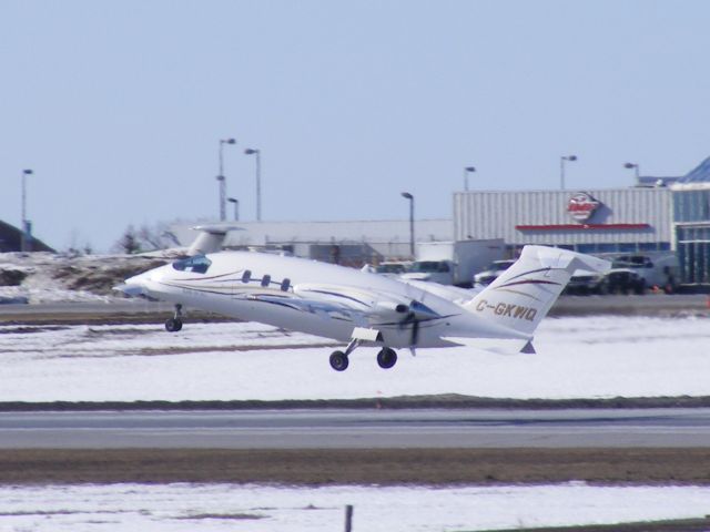 Piaggio P.180 Avanti (C-GKWQ)