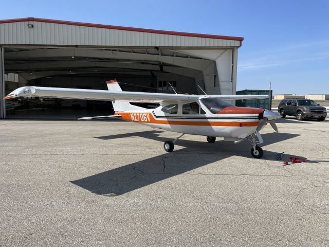 Cessna 177RG Cardinal RG (N2706V)