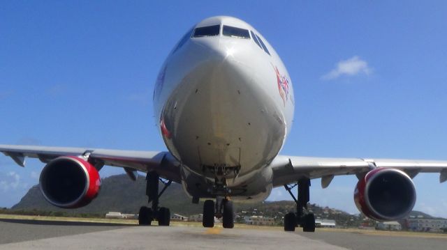 Airbus A330-200 (G-VMNK)