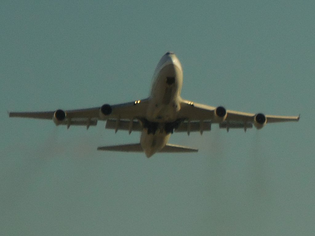 Boeing 747-400 (N182UA)