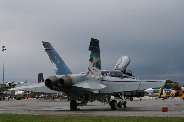 18-8781 — - RCAF Demo Team - Theme this year - The True North Strong and Free - Vintage Wings Airshow 2012