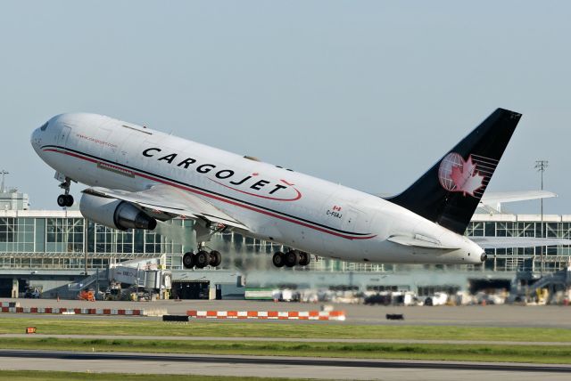 BOEING 767-200 (C-FGAJ)