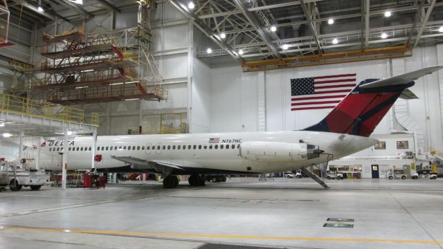 McDonnell Douglas DC-9-50 (N767NC)