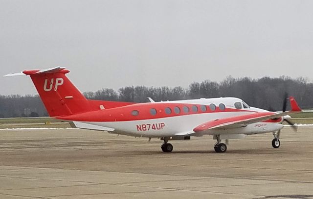 Beechcraft Super King Air 350 (N874UP) - Red color means American Heart Association. 