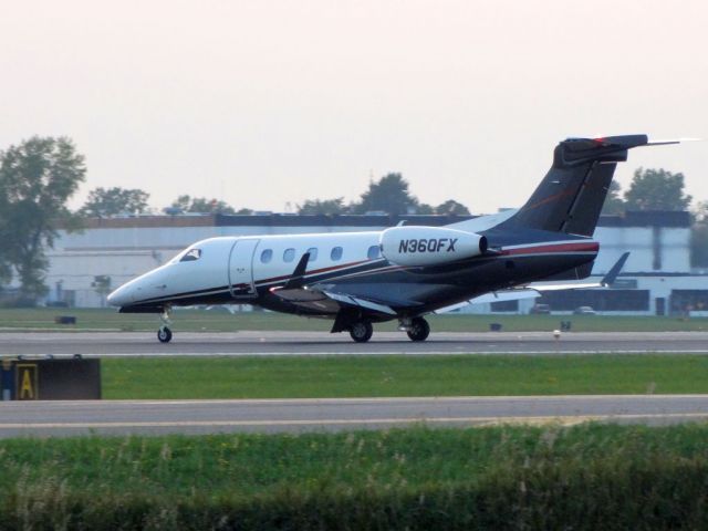 Embraer Phenom 300 (N360FX)