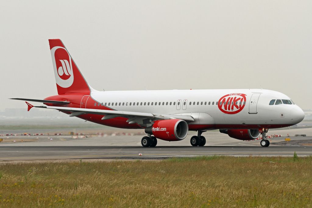 Airbus A320 (OE-LEU)