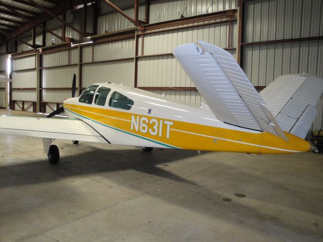 Beechcraft 35 Bonanza (N631T)