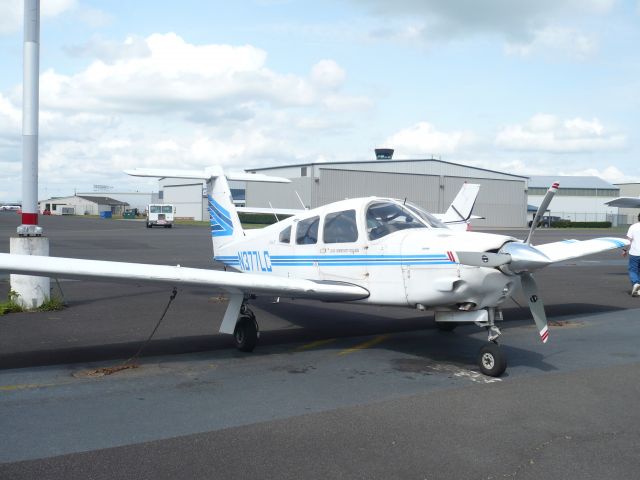 Piper Cherokee (N377LC)