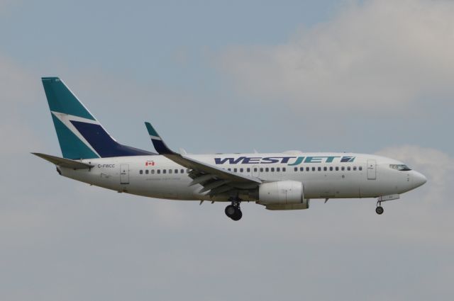 Boeing 737-700 (C-FWCC) - WestJet arriving DFW from Calgary, Canada 04/30/2013