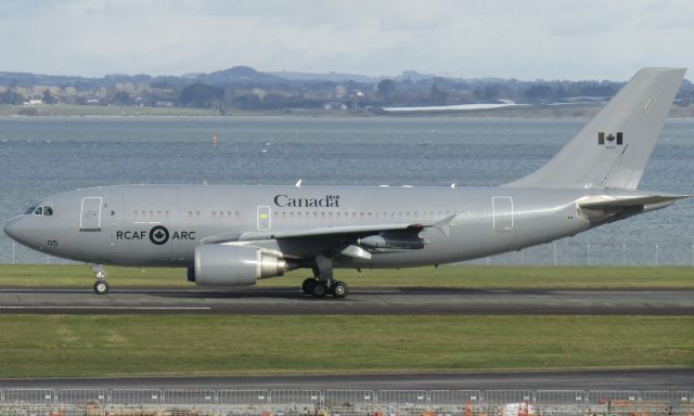 Airbus A310 (N15005) - A brief visit with I believe crew from a RNZN refit program in Canada. Apologies for the close crop - turns out this poorly framed shot was the only one not entirely ruined by heat haze.