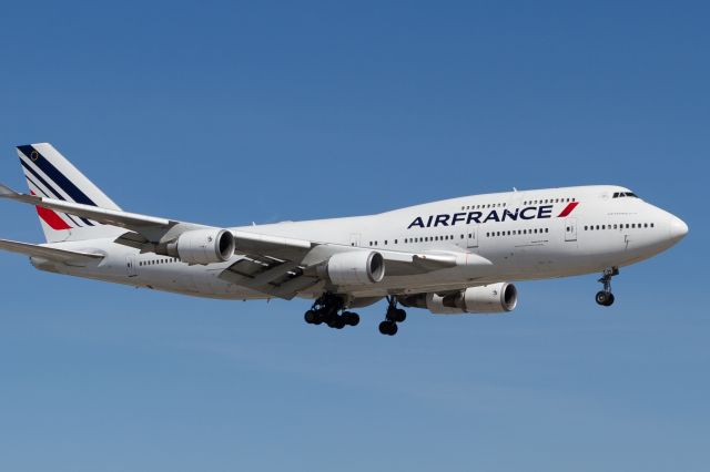 Boeing 747-400 (F-GITH) - First B744 at YYZ in a long time.