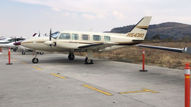 Piper Navajo (N54310) - The Monarch Ramp