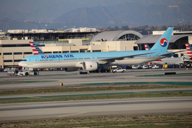 BOEING 777-300ER (HL8009)