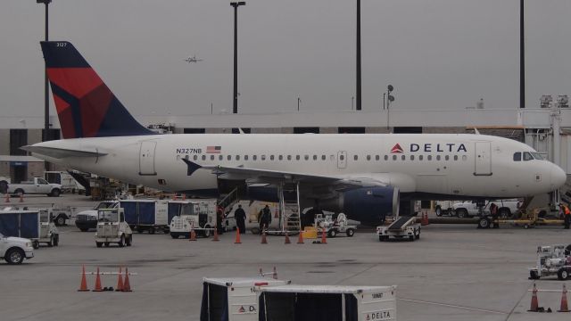 Airbus A319 (N327NB)