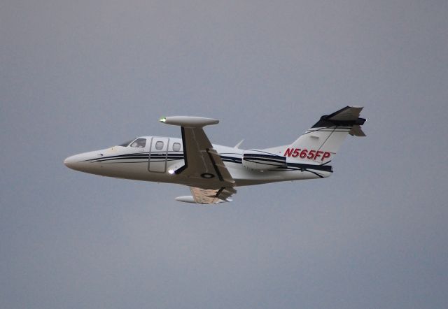 Eclipse 500 (N565FP) - Departing EAA Airventure/Oshkosh on 24 July 2012