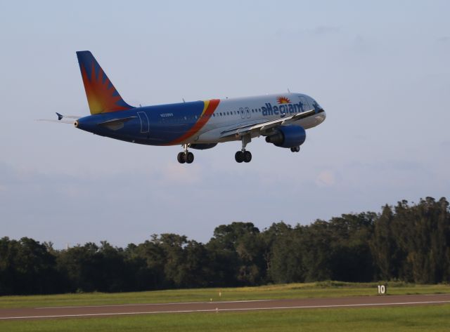 Airbus A319 (N239NV) - 7/1/23  landing on Rwy 09L