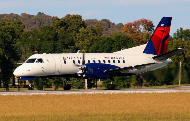 Saab 340 (N449XJ) - A Mesaba Saab 340B rolls down runway 25 for Memphis.