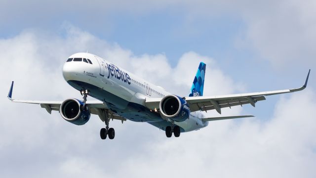 Airbus A321neo (N2060J) - Arrival from JFK.