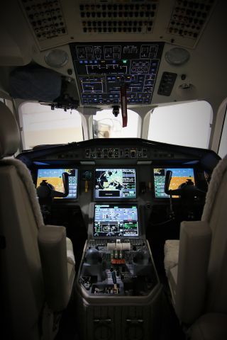 Dassault Falcon 900 (N412EC) - Cockpit View