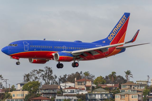 Boeing 737-700 (N240WN)