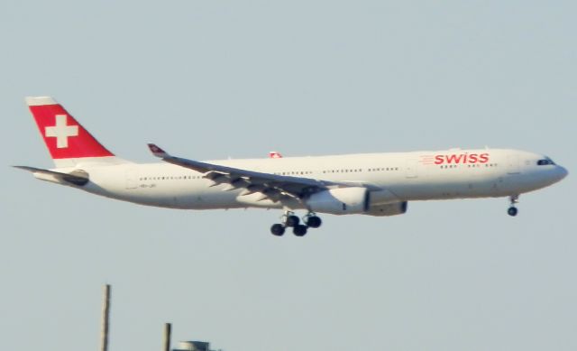 Airbus A330-300 (HB-JHI)