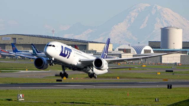 Boeing 787-9 Dreamliner (SP-LSE) - LOT9787 on rotation from Rwy 34L to begin a delivery flight to WAW on 4.30.19. (ln 843 / cn 62173).