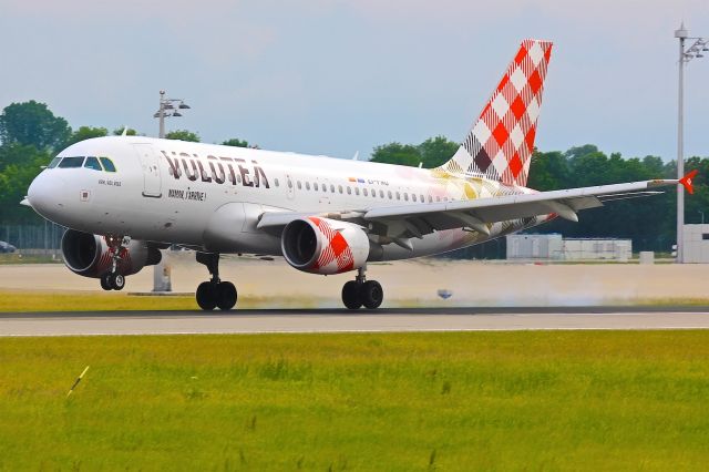 Airbus A319 (EI-FMU)