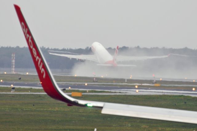 Airbus A330-200 (D-ALPE)