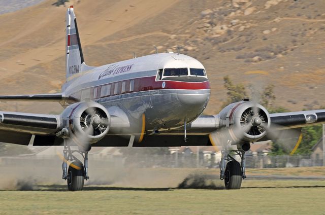 Douglas DC-3 —