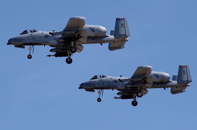Fairchild-Republic Thunderbolt 2 (79-0634) - Idaho Air National Guard A-10's coming into land 28L! Just epic! The lower aircrafts tail # is 79-629